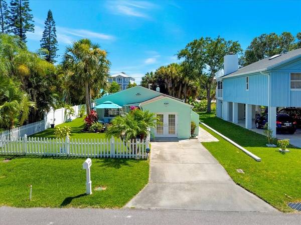 15608 1ST ST E, Redington Beach, FL 33708