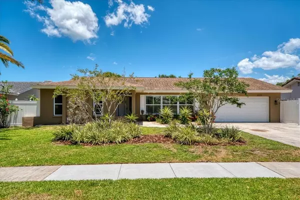 2039 KINGFISHER DR, Palm Harbor, FL 34683