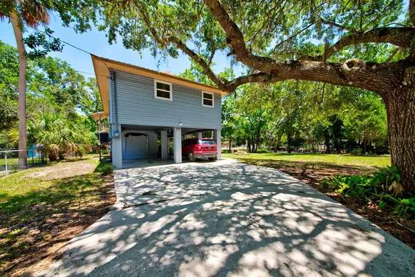 8180 ANCHOR POINT DR, Weeki Wachee, FL 34607