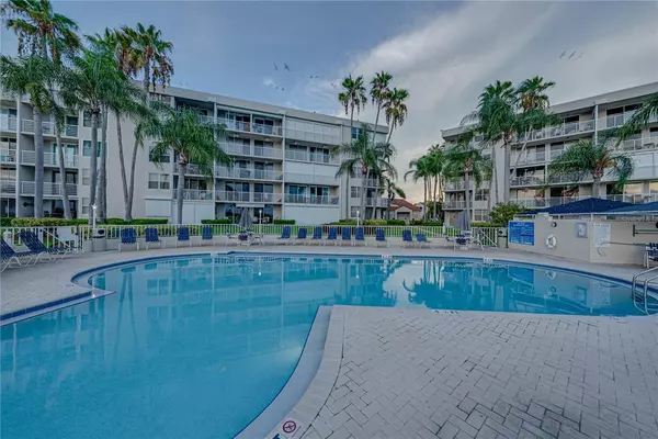 St Petersburg, FL 33715,5801 BAHIA DEL MAR CIR #112