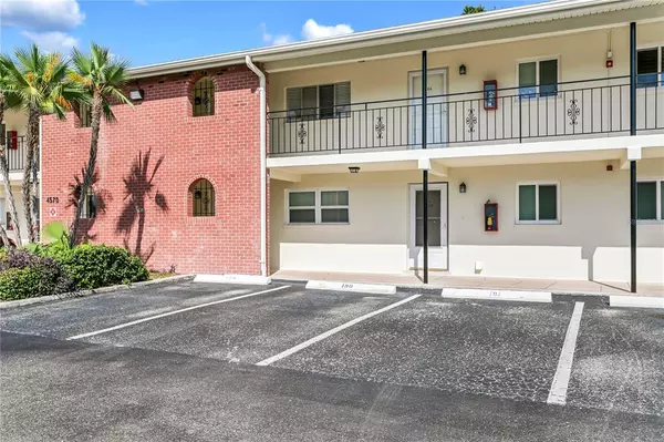 4570 OVERLOOK DR NE #285, St Petersburg, FL 33703