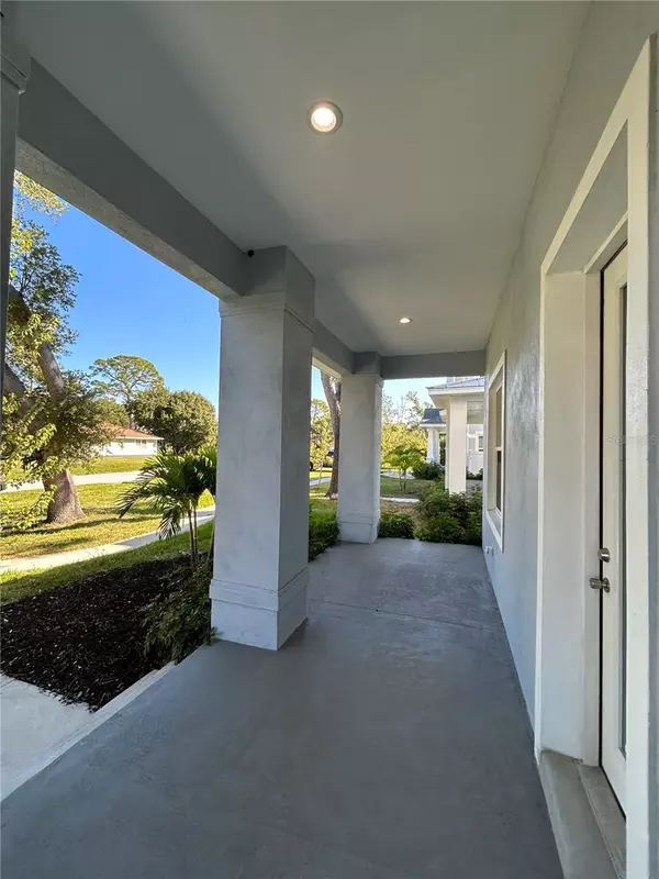 St Petersburg, FL 33703,862 46TH AVE N