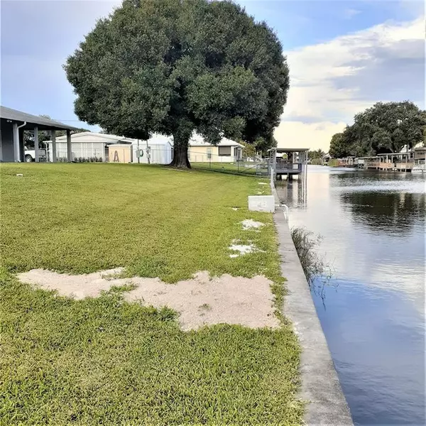 Okeechobee, FL 34974,1922 SE 33RD ST