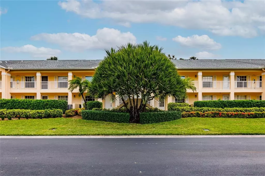 Naples, FL 34110,765 WIGGINS LAKE DR #3-103