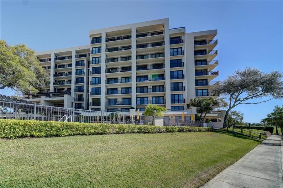 4 BELLEVIEW BLVD #803, Belleair, FL 33756