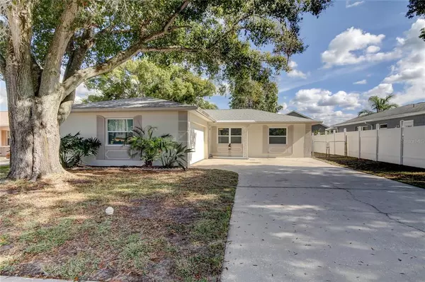 1511 CROMWELL DR, Tarpon Springs, FL 34689