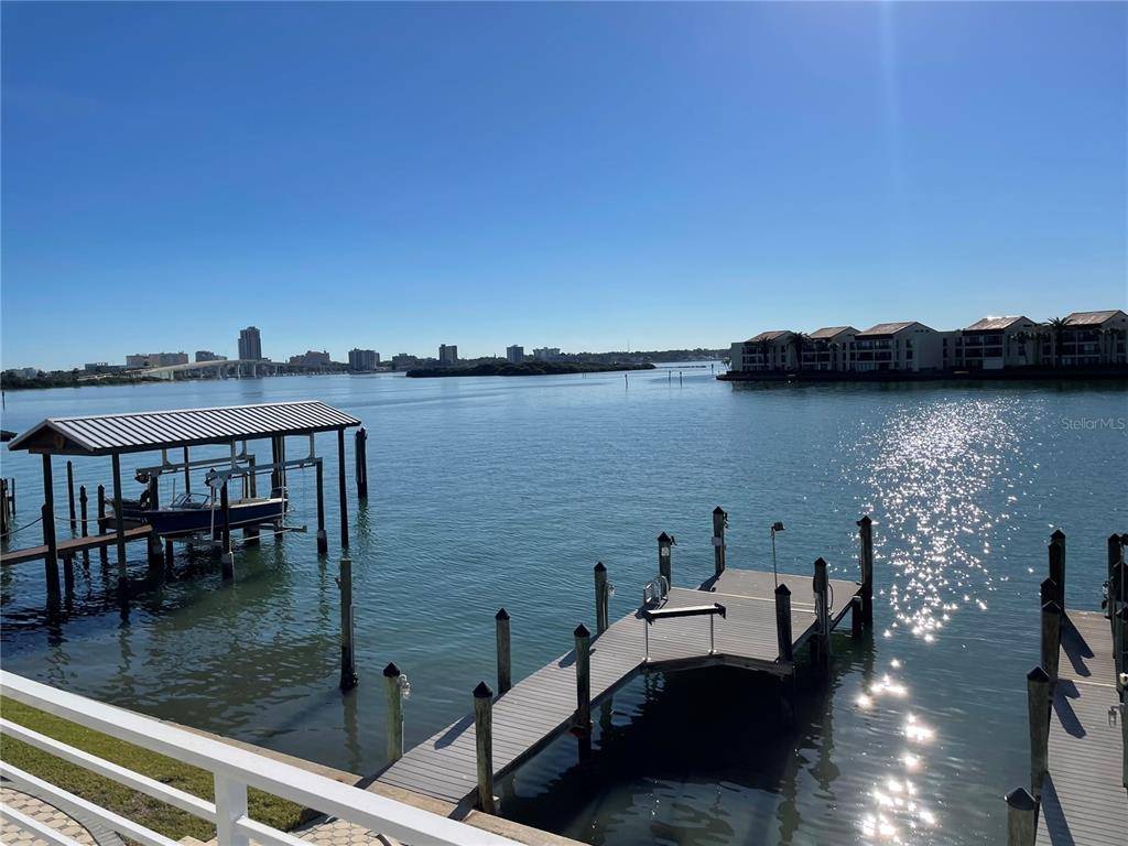 277 BAYSIDE DR, Clearwater Beach, FL 33767