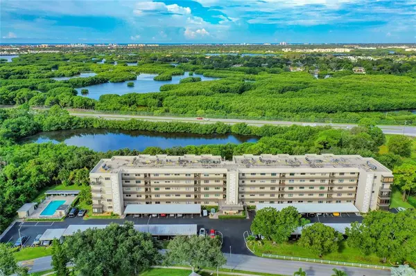 8198 TERRACE GARDEN DR N #105, St Petersburg, FL 33709