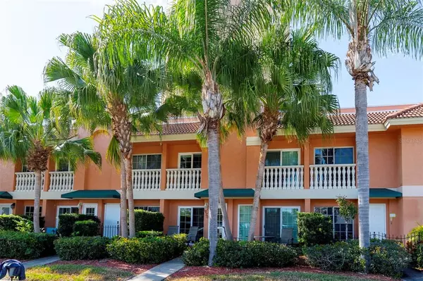 918 N SHORE DR NE,  St Petersburg,  FL 33701