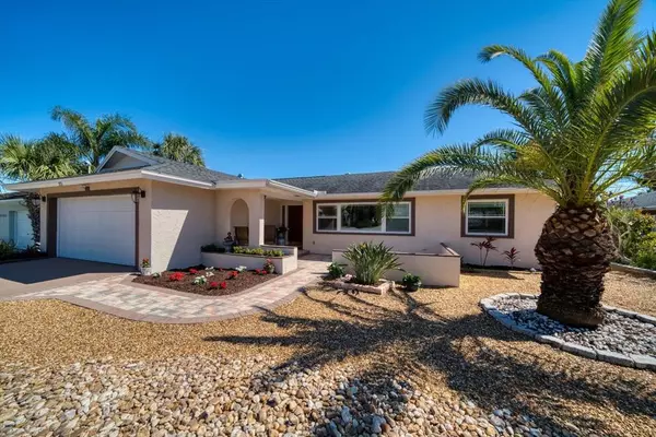 2711 HIBISCUS DR W, Belleair Beach, FL 33786
