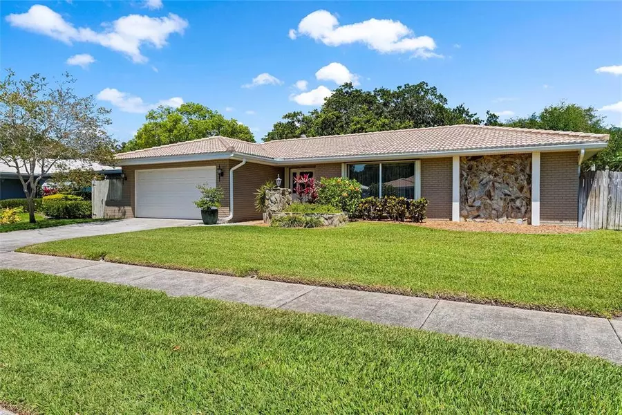 6733 122ND ST, Seminole, FL 33772