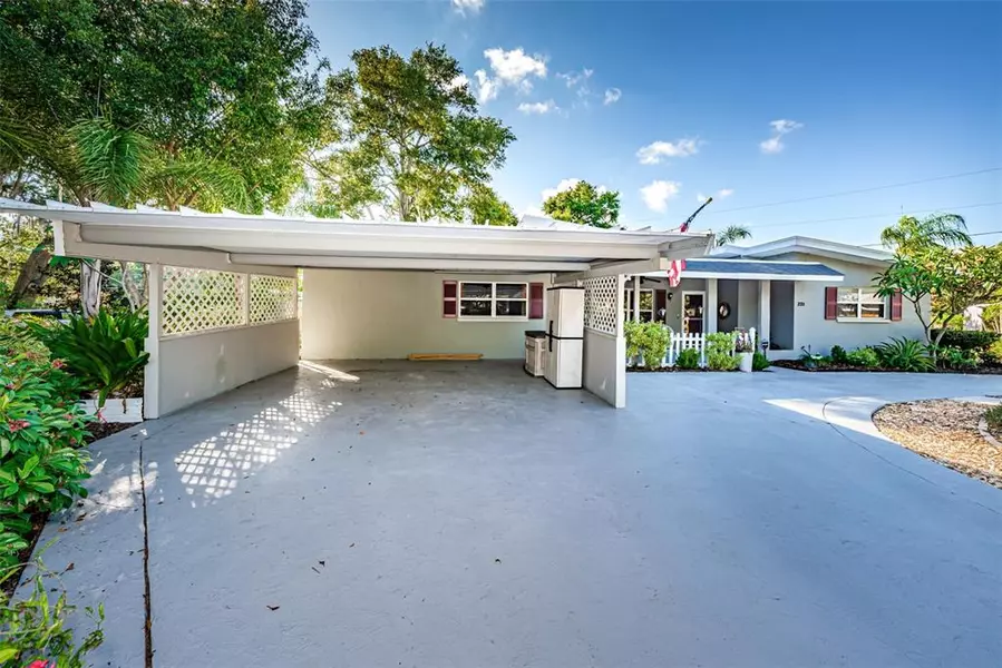 221 8TH AVE S, Safety Harbor, FL 34695