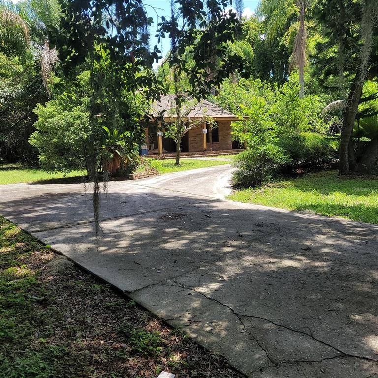 751 CRENSHAW LAKE RD, Lutz, FL 33548