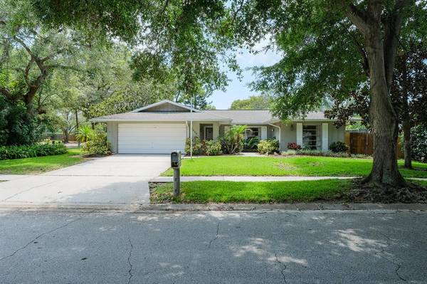 1409 SILVER OAK DR, Tarpon Springs, FL 34689