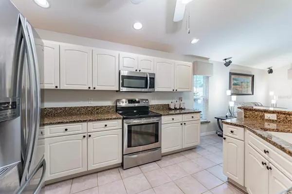 Dunedin, FL 34698,1090 BLUFFS CIR