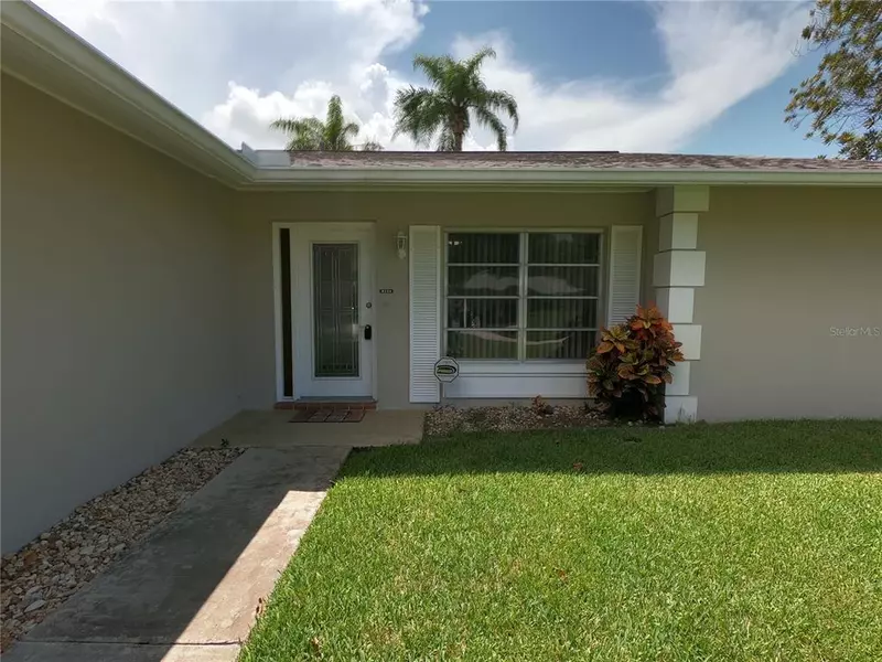 8204 LORA DEL RIO DR, Port Richey, FL 34668