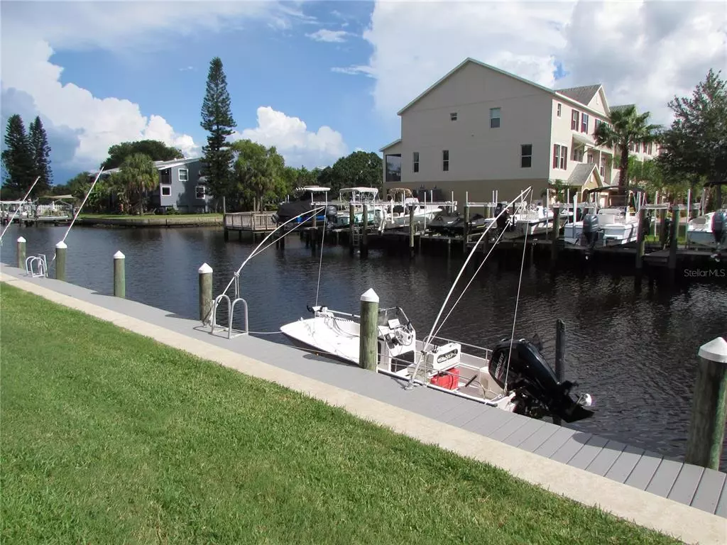 Tarpon Springs, FL 34689,350 MOORINGS COVE DR #350