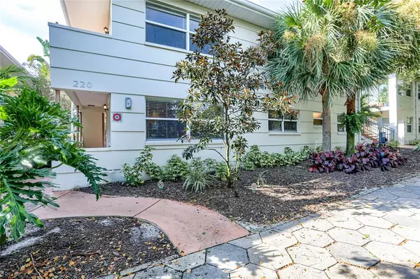 220 6TH AVE N #1, St Petersburg, FL 33701