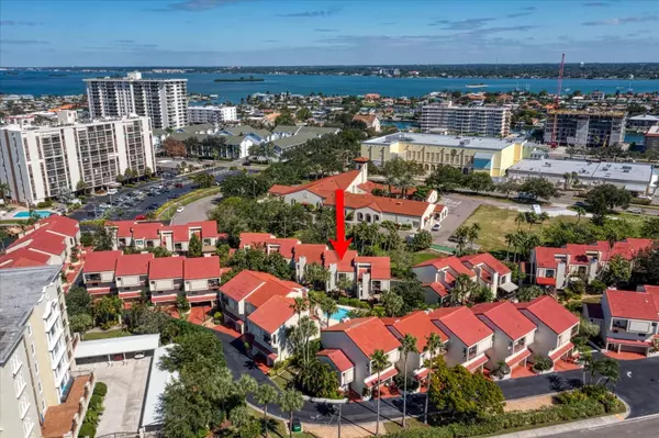 Clearwater Beach, FL 33767,240 WINDWARD PASSAGE #604