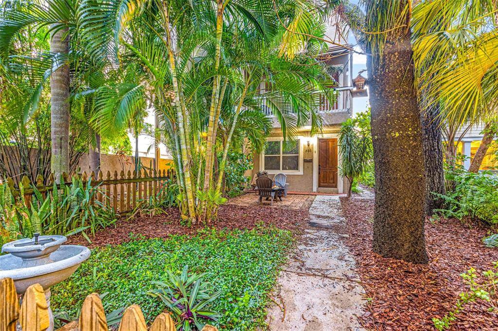 330 LANG CT N #1,  St Petersburg,  FL 33701