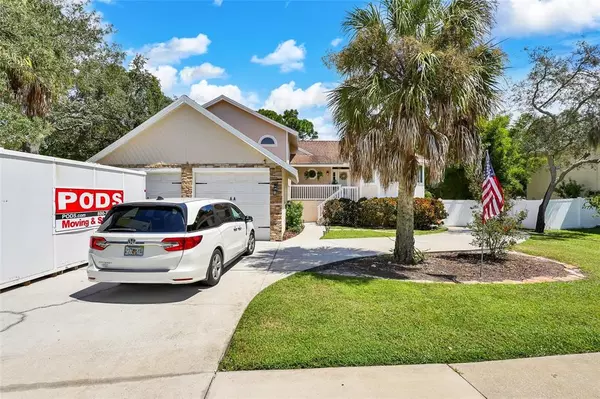 Tarpon Springs, FL 34689,814 RIVERSIDE DR