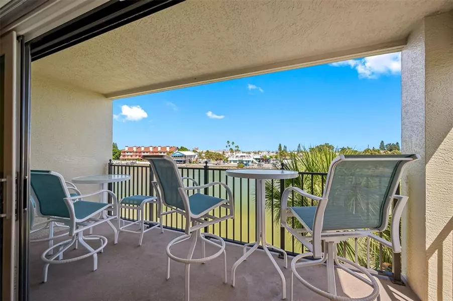 7435 BAYSHORE DR #306, Treasure Island, FL 33706