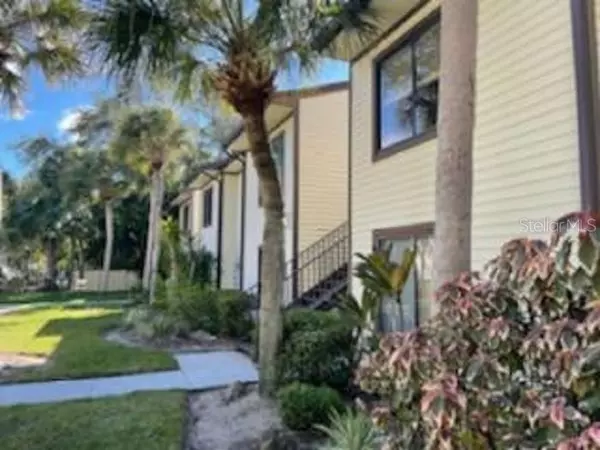 Tarpon Springs, FL 34689,308 MOORINGS COVE DR #17