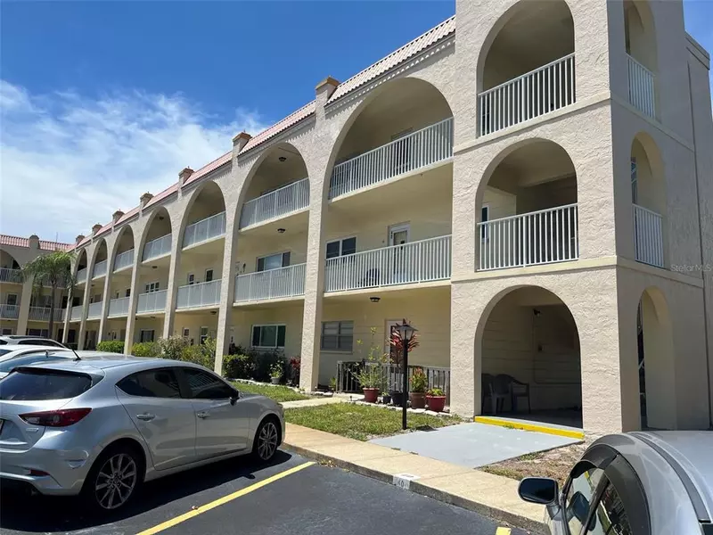 2258 WORLD PARKWAY BLVD W #20, Clearwater, FL 33763