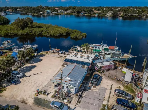 Tarpon Springs, FL 34689,607 ISLAND DR