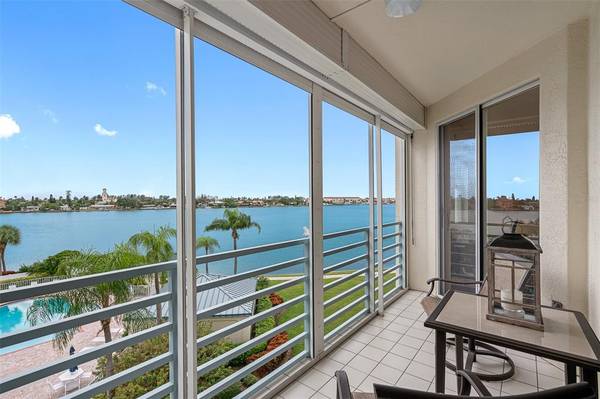 7974 SAILBOAT KEY BLVD S #302, South Pasadena, FL 33707