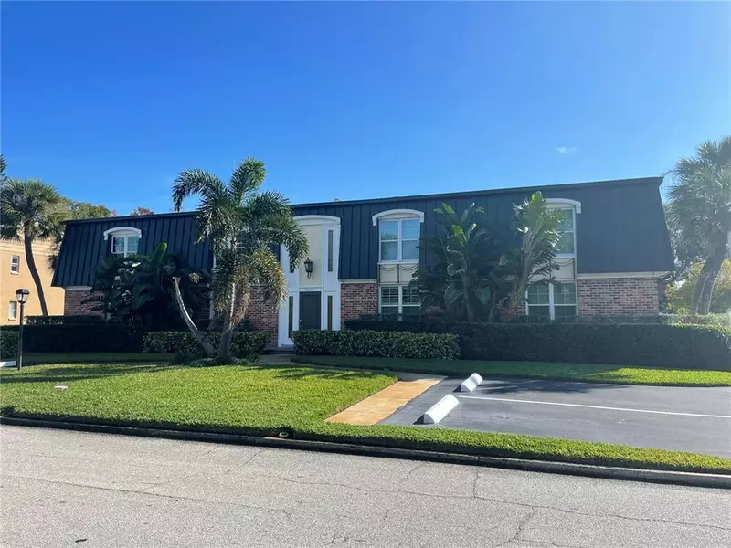 1065 EDEN ISLE BLVD NE #1, St Petersburg, FL 33704