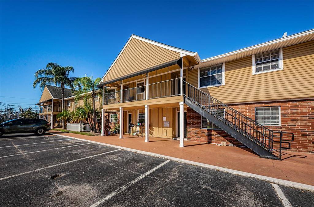 200 COUNTRY CLUB DR #1207, Largo, FL 33771