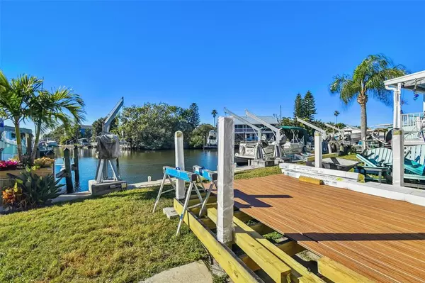 Palm Harbor, FL 34683,636 YAWL LN