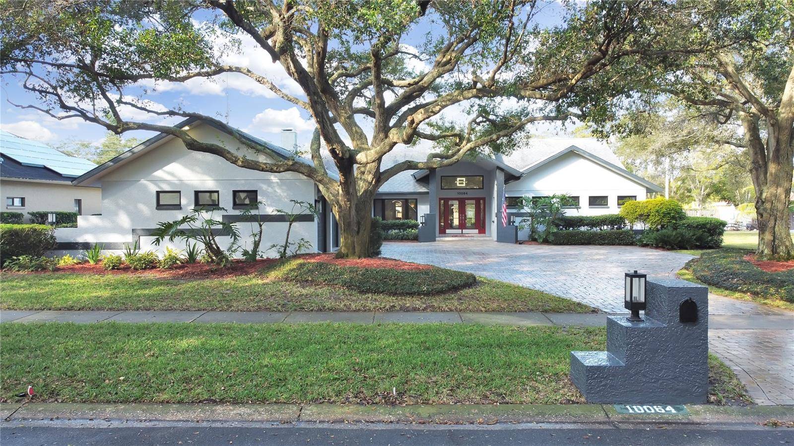 10064 OAKS LN, Seminole, FL 33772