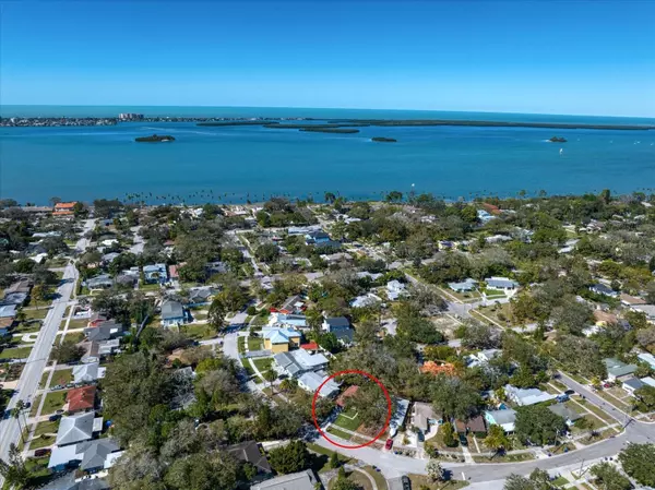 Dunedin, FL 34698,252 GROVE CIR S