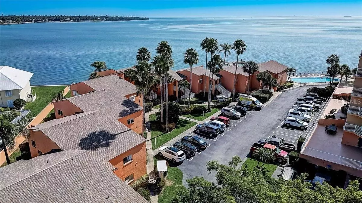 St Petersburg, FL 33711,7400 SUNSHINE SKYWAY LN S #106