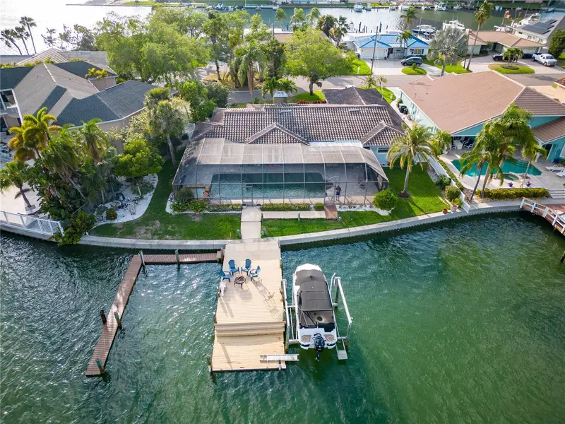 13 LEEWARD IS, Clearwater, FL 33767