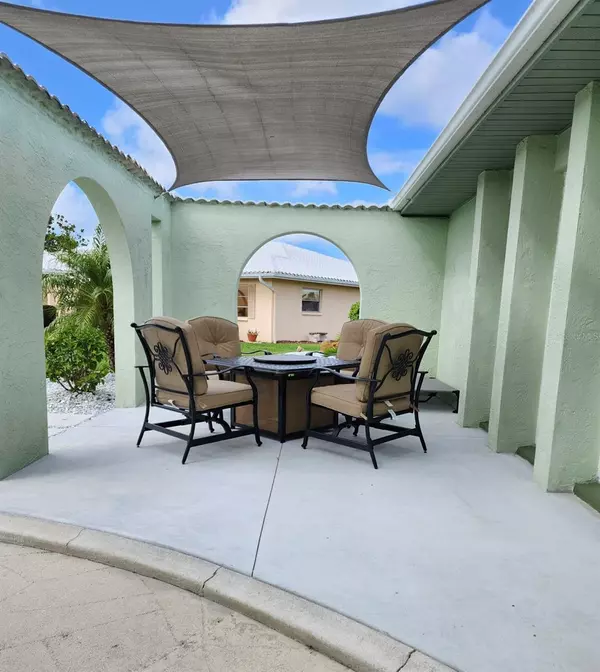 Venice, FL 34293,1740 N LAKESIDE CT