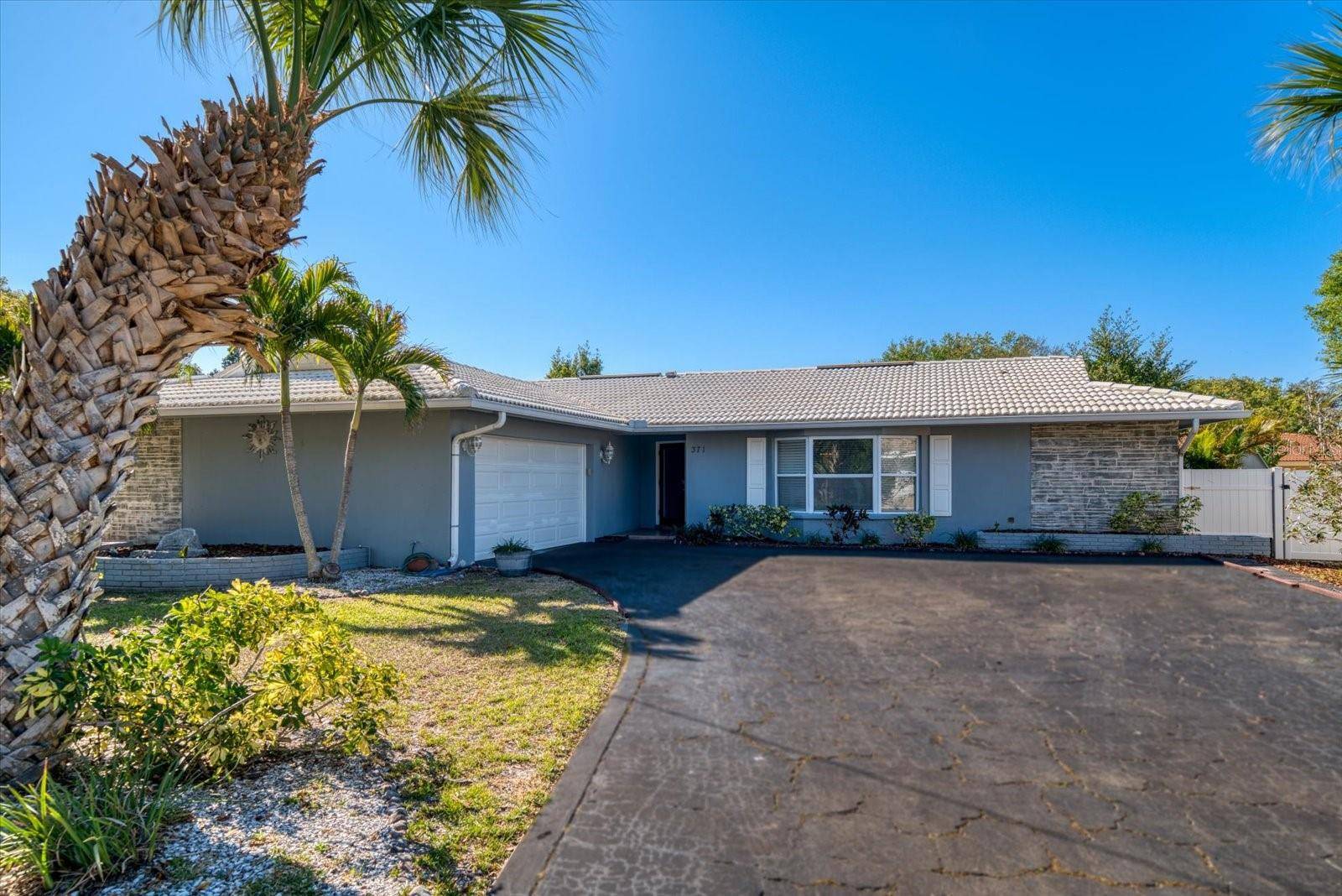 371 MEHLENBACHER RD, Belleair Bluffs, FL 33770