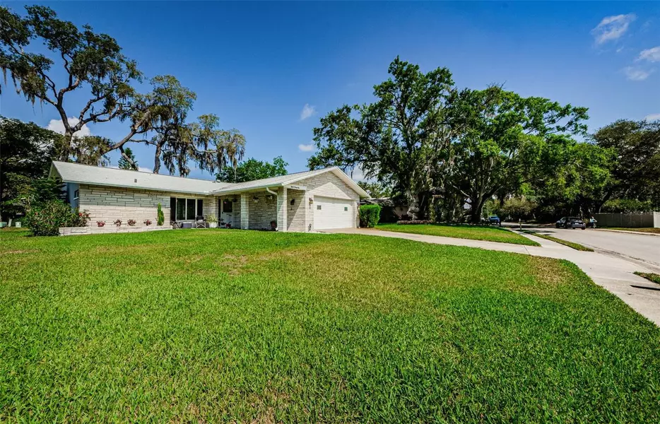 1525 E DORCHESTER DR, Palm Harbor, FL 34684