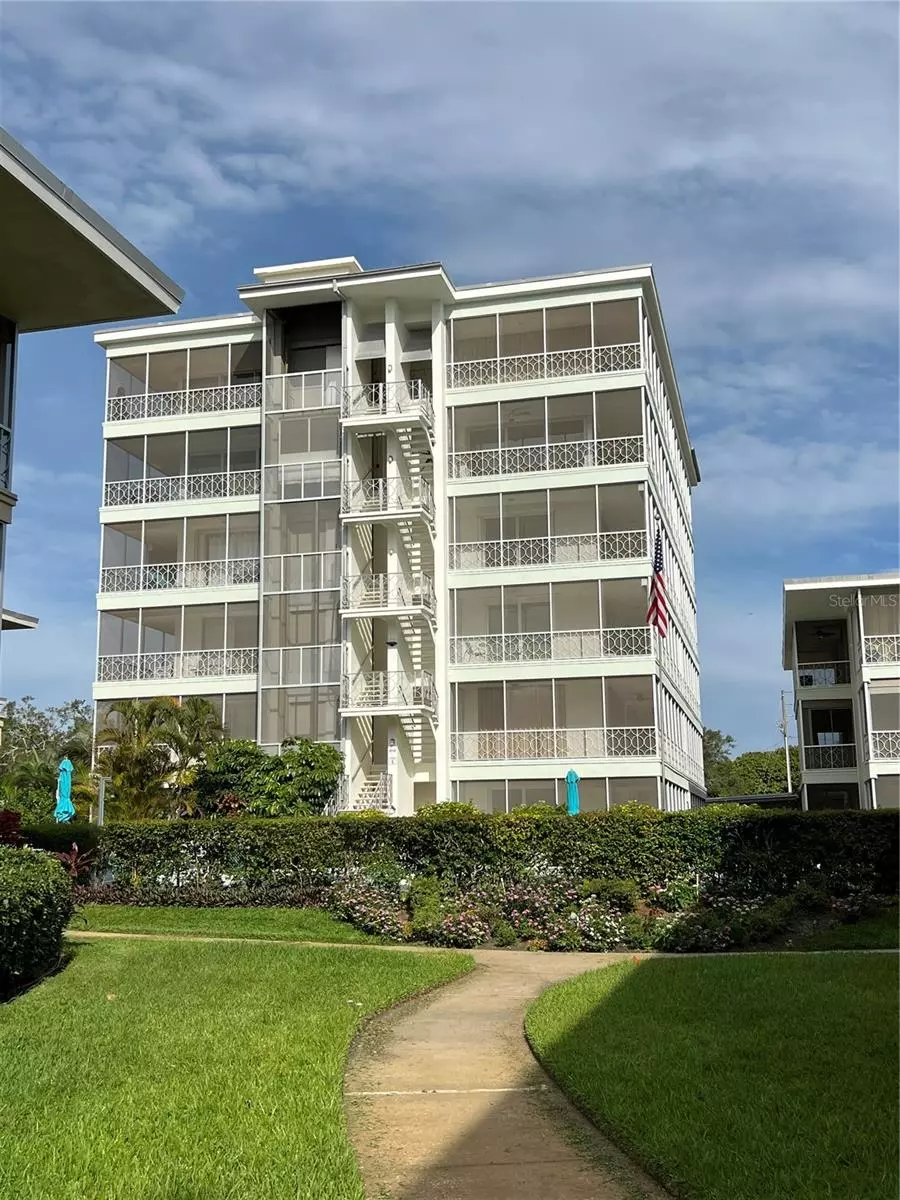 St Petersburg, FL 33701,1012 N SHORE DR NE #13