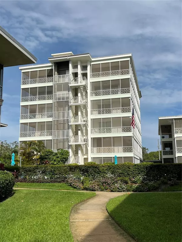 1012 N SHORE DR NE #13, St Petersburg, FL 33701