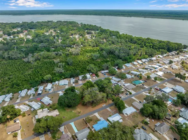 Lake Panasoffkee, FL 33538,1161 CR 463