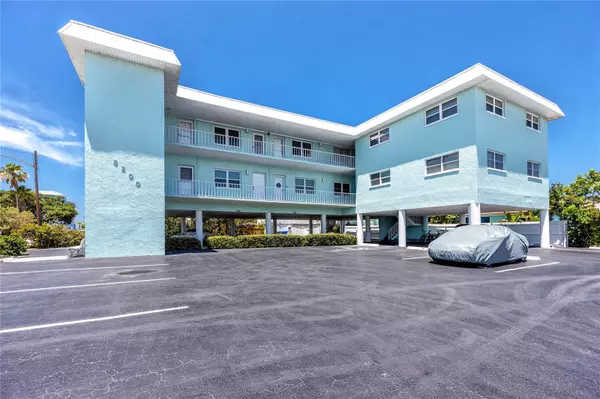 8200 BAYSHORE DR #4, Treasure Island, FL 33706