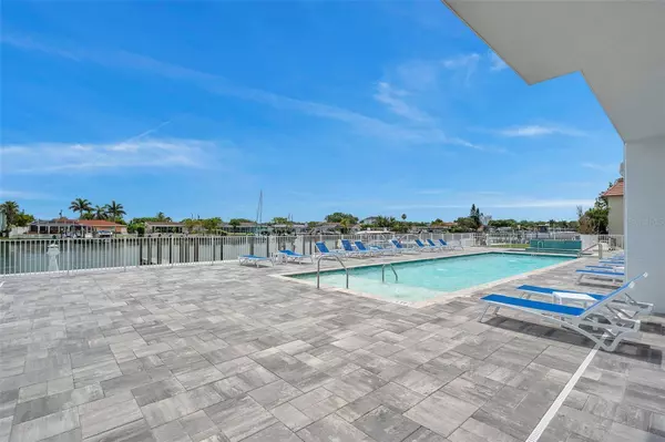 Clearwater, FL 33767,415 ISLAND WAY #304