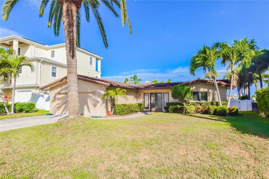 320 BATH CLUB BLVD N, North Redington Beach, FL 33708