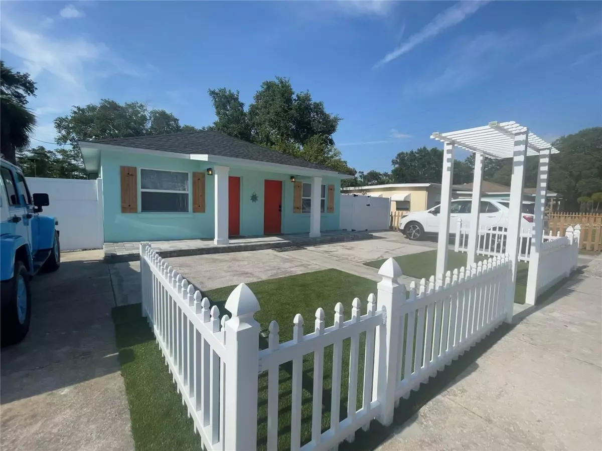 Dunedin, FL 34698,536 ROANOKE ST