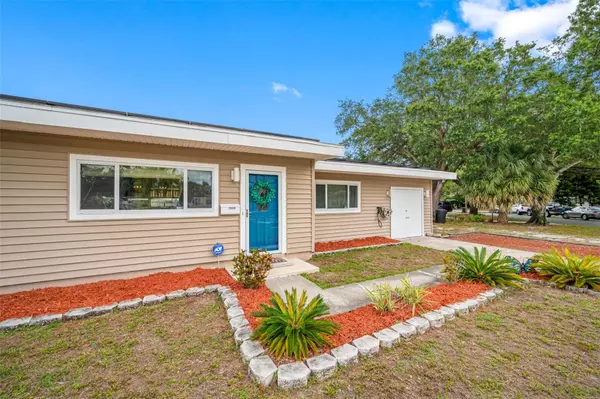 7000 ONYX DR N, St Petersburg, FL 33702