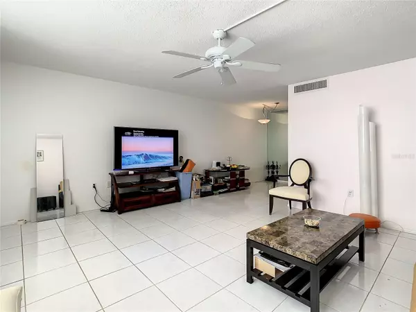 Clearwater, FL 33764,2612 PEARCE DR #208