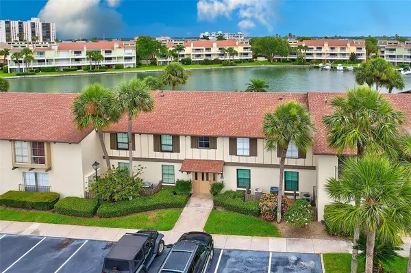 554 PLAZA SEVILLE CT #103, Treasure Island, FL 33706